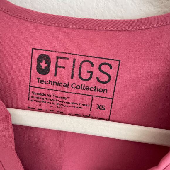 FIGS Pink Quartz Casma Three Pocket Scrub Top - Picture 7 of 10